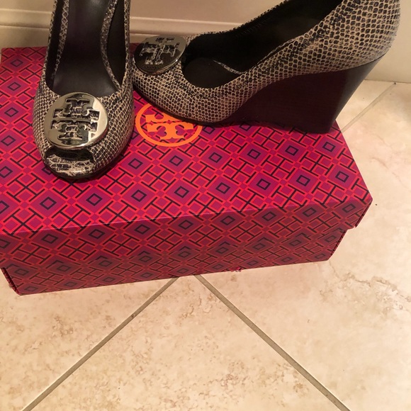 Shoes - Picture 6 of 6